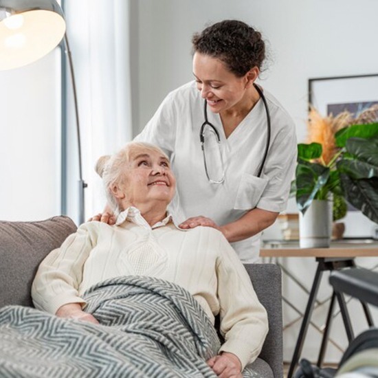 บริการดูแลผู้สูงอายุระยะยาว - ศูนย์ส่งคนดูแลผู้สูงอายุ ผู้ป่วย-หิรัญรักบริบาล บริการดูแลผู้สูงอายุระยะยาว - ศูนย์ส่งคนดูแลผู้สูงอายุ ผู้ป่วย-หิรัญรักบริบาล