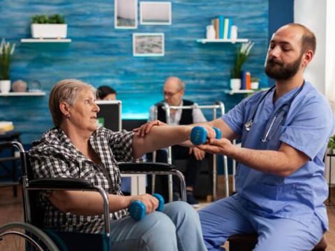 จ้างคนดูแลผู้สูงอายุ รายวัน-รายเดือน