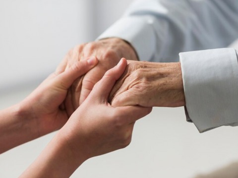 จ้างผู้ดูแลคนแก่-ผู้สูงอายุรายเดือน