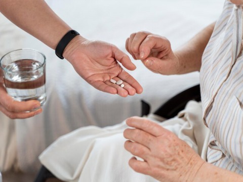 ศูนย์จัดส่งผู้แลผู้สูงอายุ