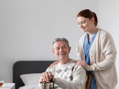 ศูนย์จัดส่งพนักงานดูแลผู้สูงอายุ