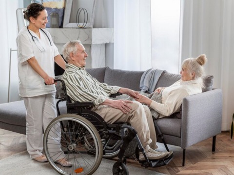 หาคนดูแลคนแก่ที่บ้านย่านนนทบุรี