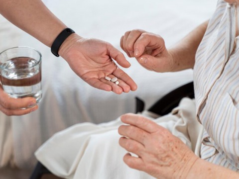 บริการจัดส่งพยาบาลดูแลผู้สูงอายุรายวัน