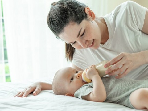 บริการจัดหาพี่เลี้ยงเด็ก